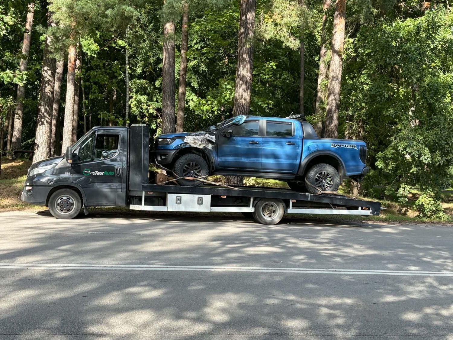 TaurAuto tow truck with a loaded SUV